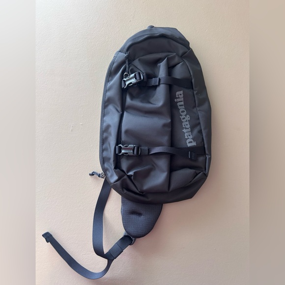 Patagonia Black Crossbody Belt Bag with Front Buckles - Picture 3 of 5